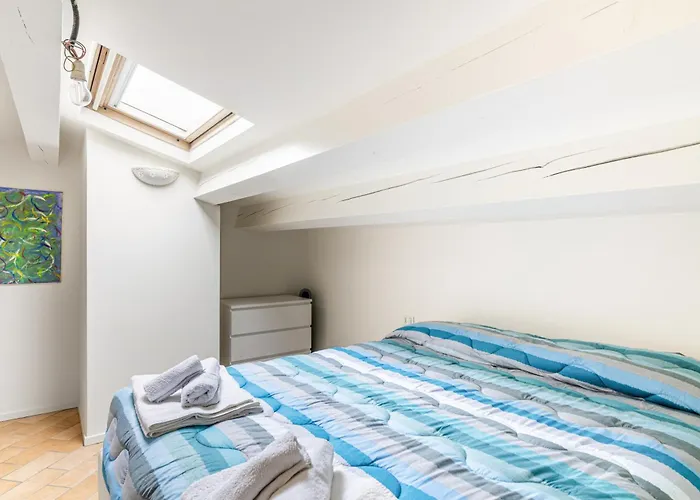 Apartamento Guesthost - Modern 350mt From Piazza Del Popolo! Pesaro